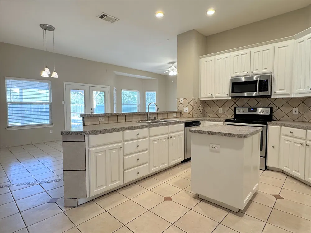 6415 Redstone Drive Arlington, TX 76001