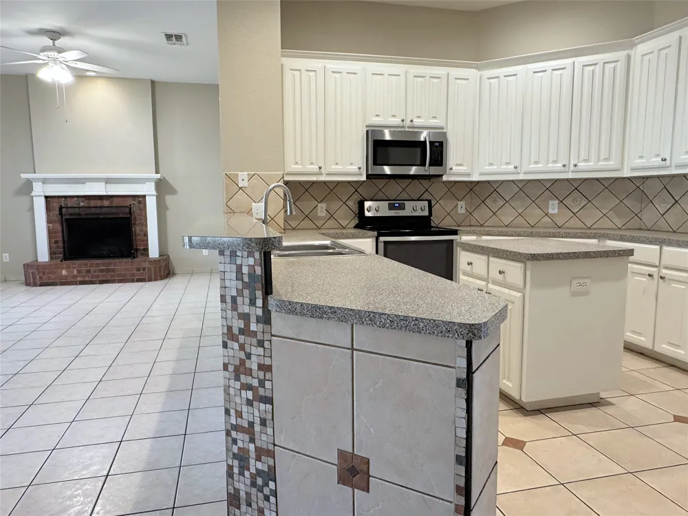6415 Redstone Drive Arlington, TX 76001