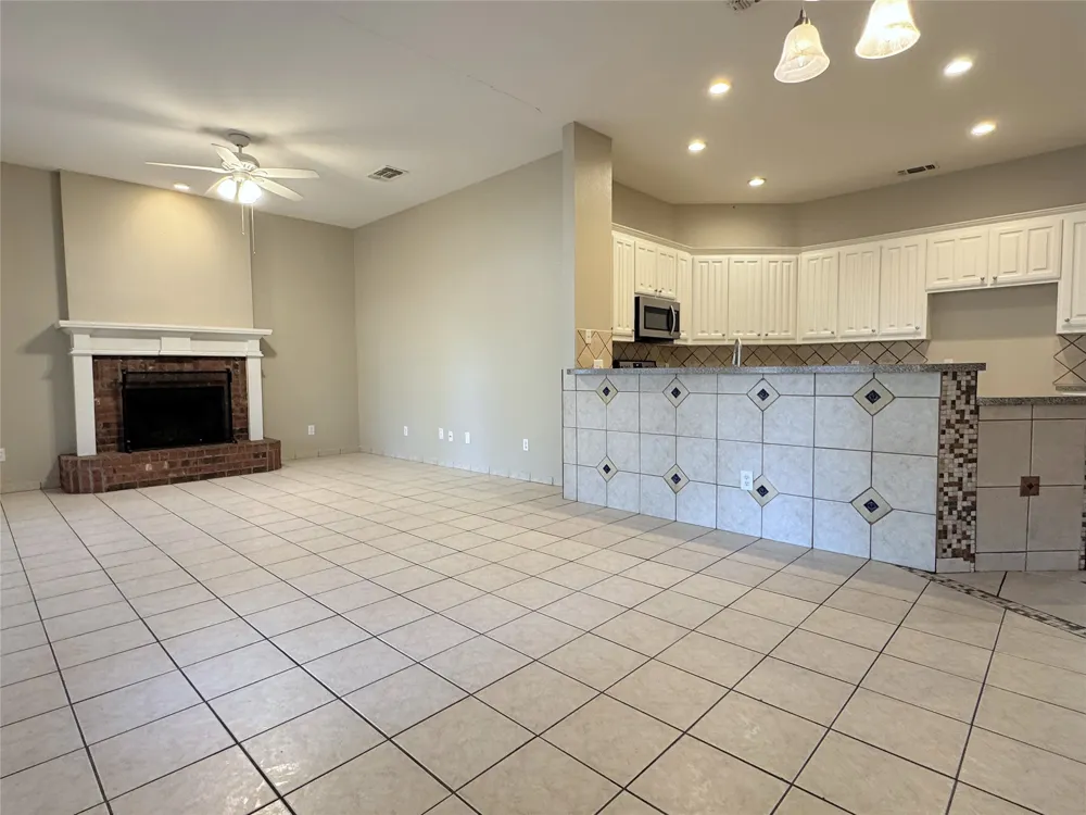 6415 Redstone Drive Arlington, TX 76001