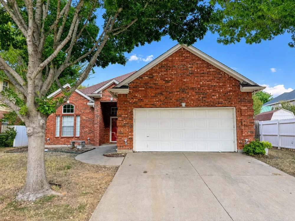 6415 Redstone Drive Arlington, TX 76001