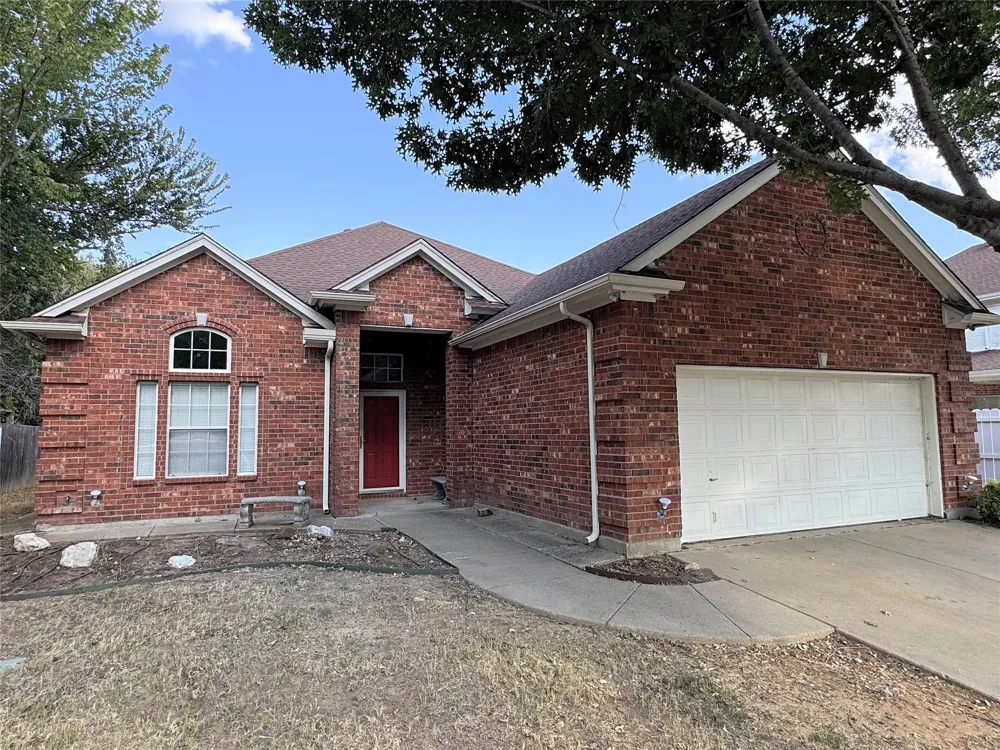 6415 Redstone Drive Arlington, TX 76001