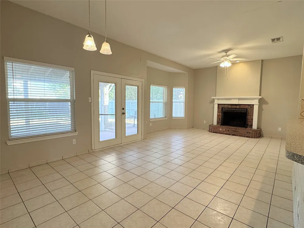 6415 Redstone Drive Arlington, TX 76001