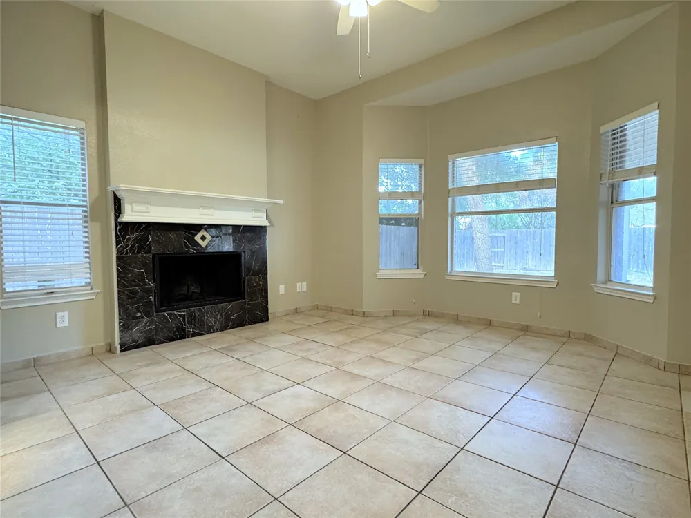 6415 Redstone Drive Arlington, TX 76001