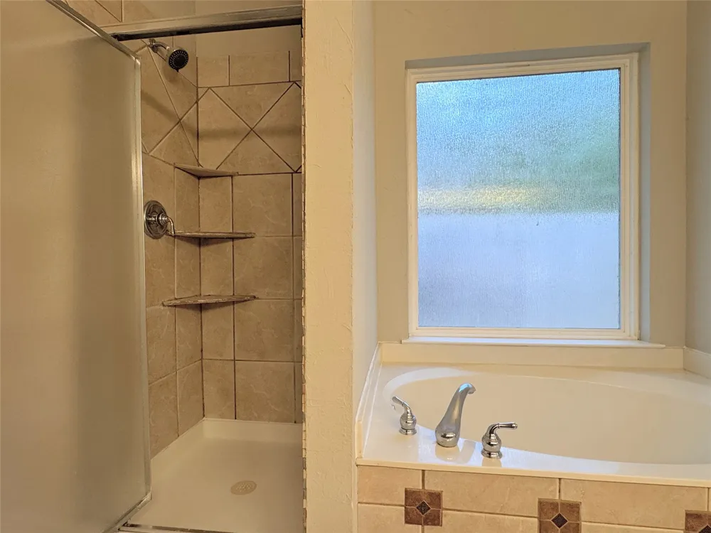 6415 Redstone Drive Arlington, TX 76001