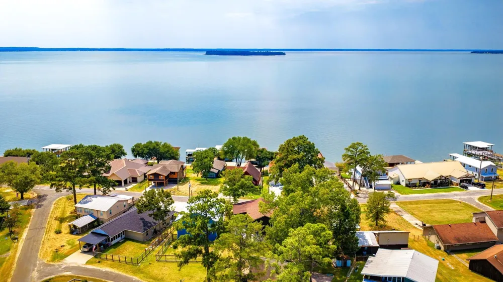 419 W Lake Shore Dr Livingston, TX 77351