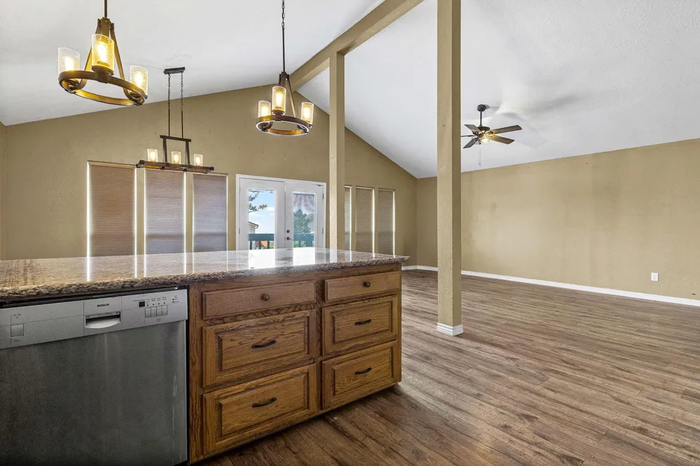 419 W Lake Shore Dr Livingston, TX 77351