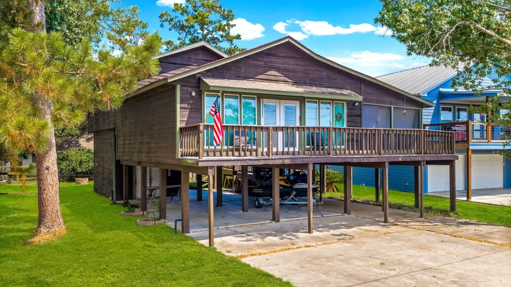 419 W Lake Shore Dr Livingston, TX 77351