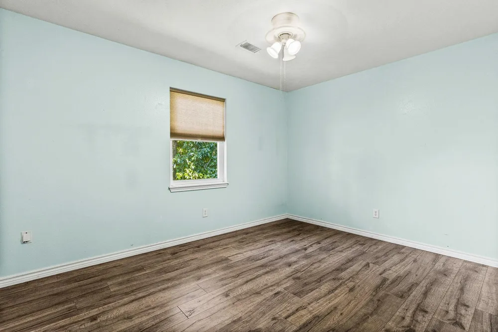 419 W Lake Shore Dr Livingston, TX 77351