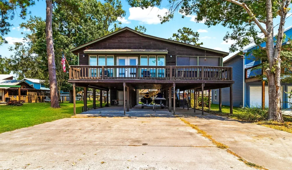 419 W Lake Shore Dr Livingston, TX 77351