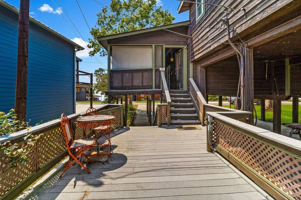 419 W Lake Shore Dr Livingston, TX 77351