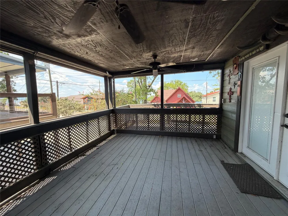 419 W Lake Shore Dr Livingston, TX 77351