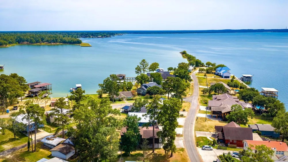 419 W Lake Shore Dr Livingston, TX 77351