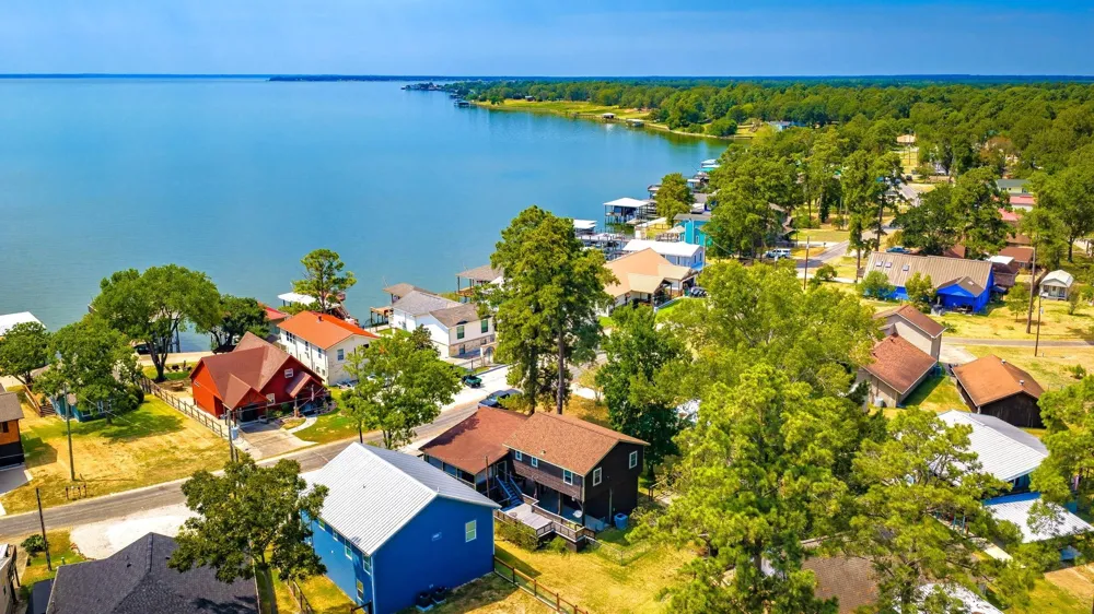 419 W Lake Shore Dr Livingston, TX 77351