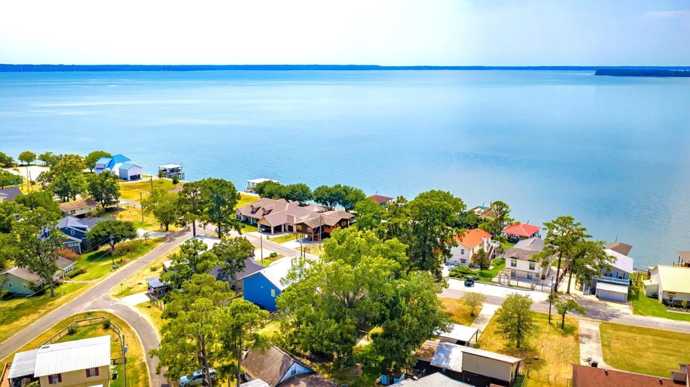419 W Lake Shore Dr Livingston, TX 77351