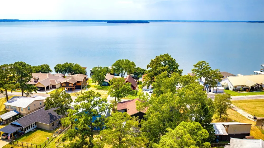 419 W Lake Shore Dr Livingston, TX 77351