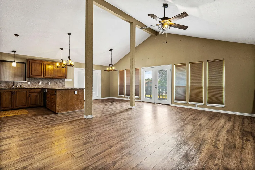 419 W Lake Shore Dr Livingston, TX 77351