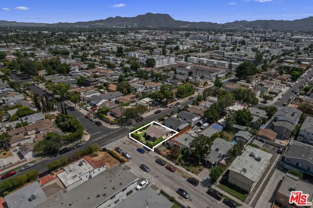 11202 Emelita Street North Hollywood, CA 91601