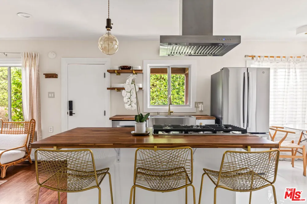 11202 Emelita Street North Hollywood, CA 91601