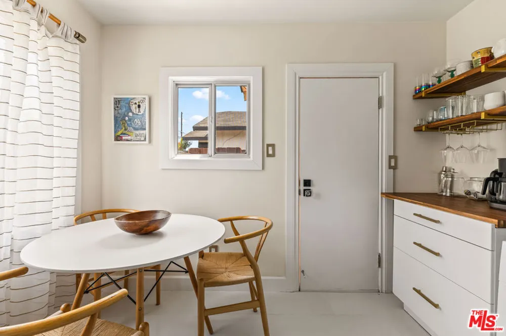 11202 Emelita Street North Hollywood, CA 91601
