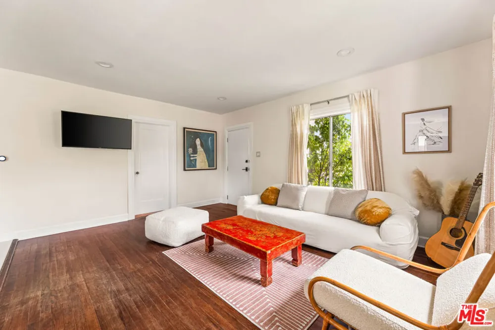 11202 Emelita Street North Hollywood, CA 91601