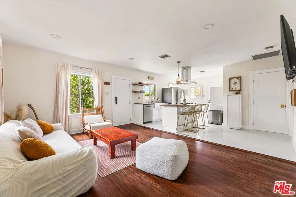 11202 Emelita Street North Hollywood, CA 91601