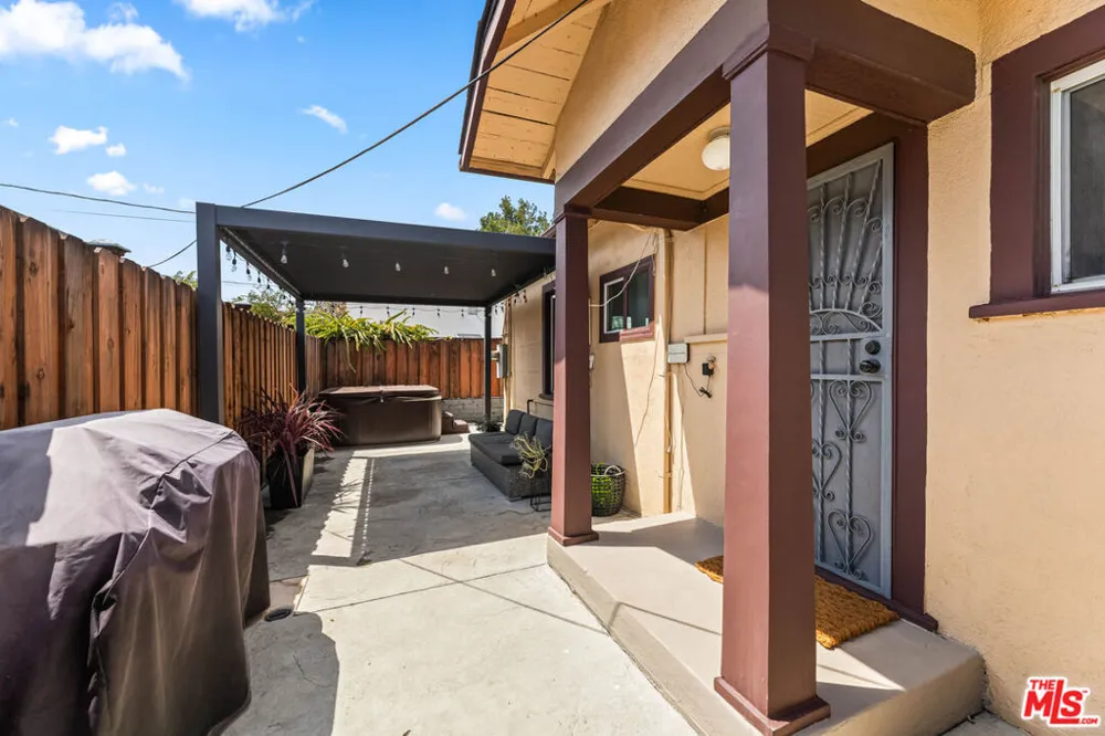 11202 Emelita Street North Hollywood, CA 91601