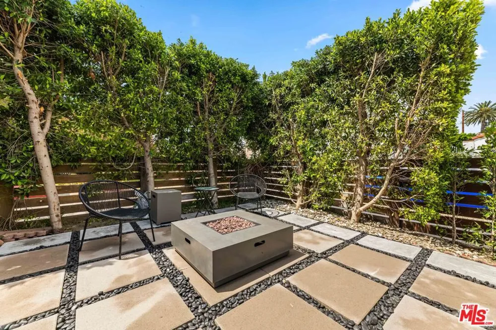 11202 Emelita Street North Hollywood, CA 91601