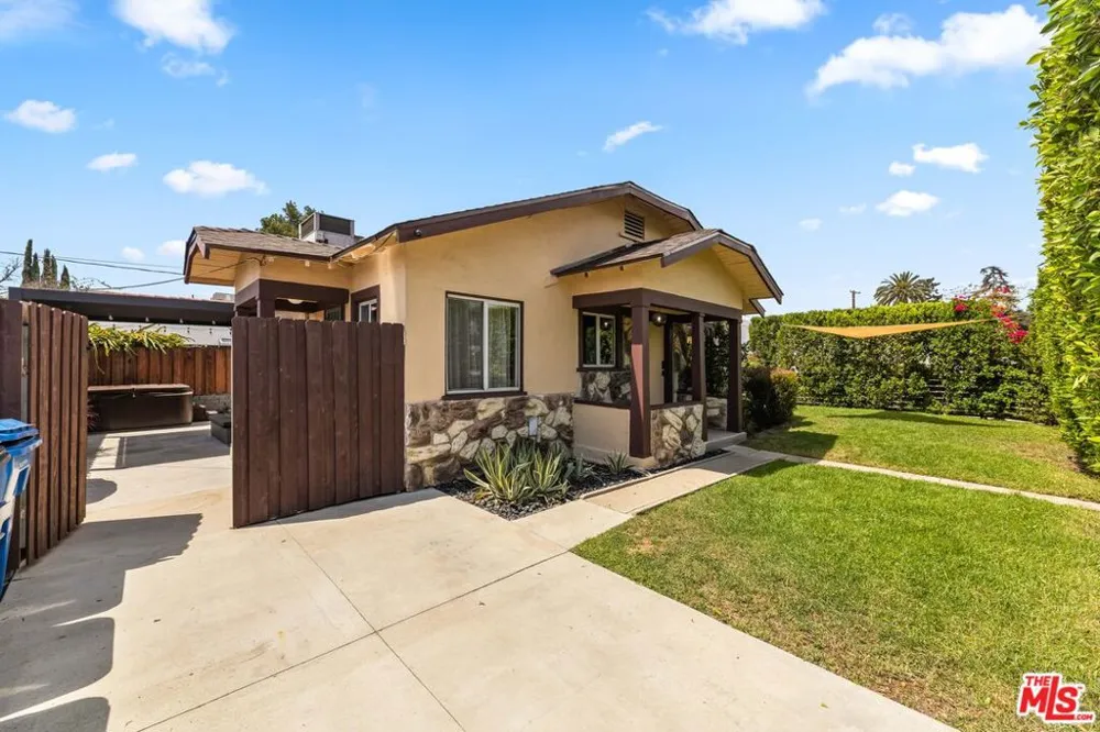 11202 Emelita Street North Hollywood, CA 91601