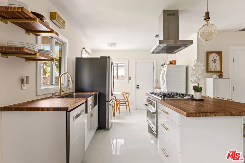11202 Emelita Street North Hollywood, CA 91601