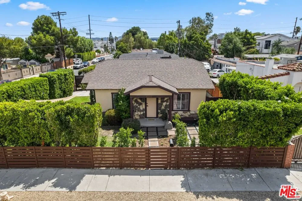 11202 Emelita Street North Hollywood, CA 91601