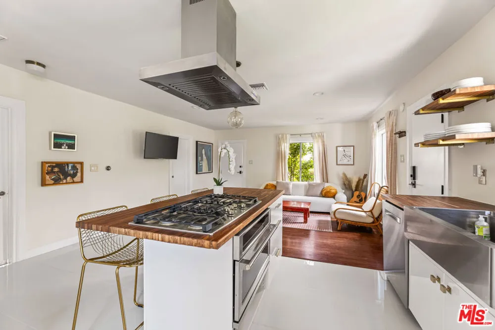 11202 Emelita Street North Hollywood, CA 91601