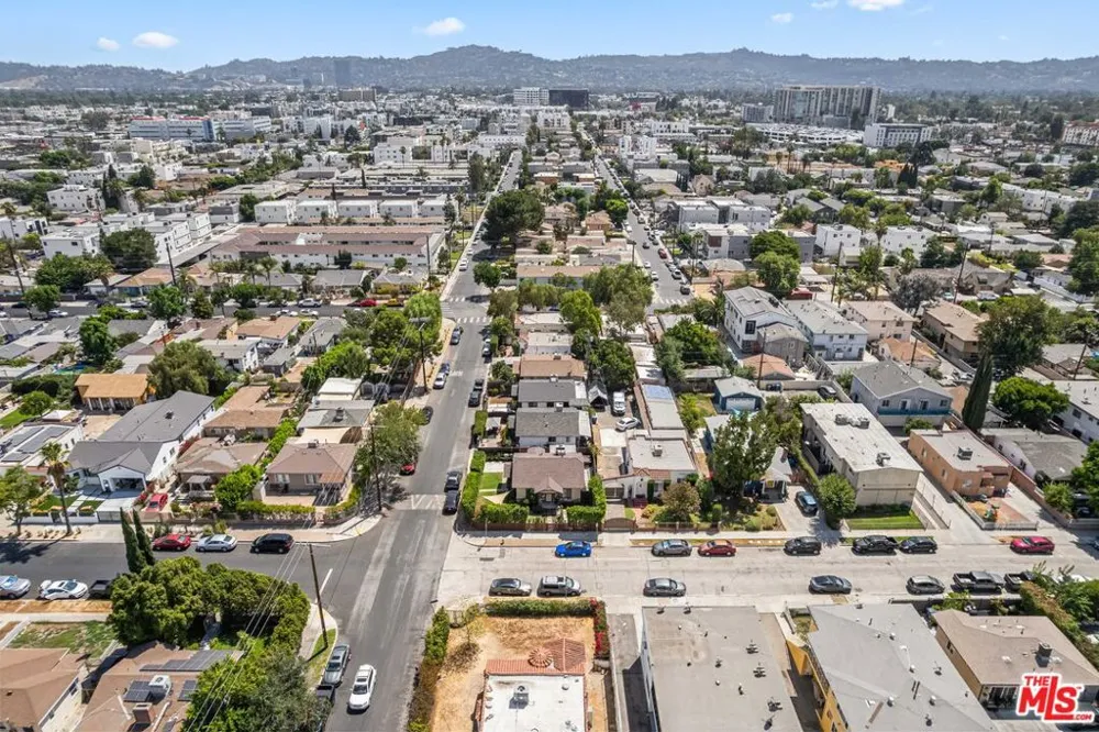 11202 Emelita Street North Hollywood, CA 91601