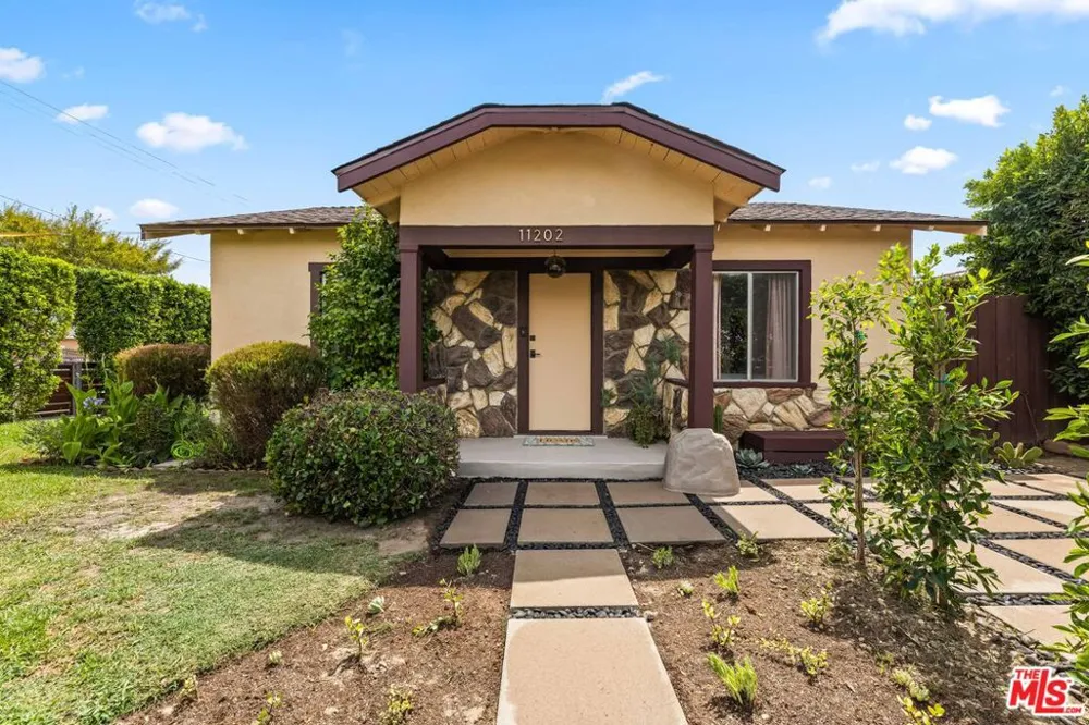 11202 Emelita Street North Hollywood, CA 91601