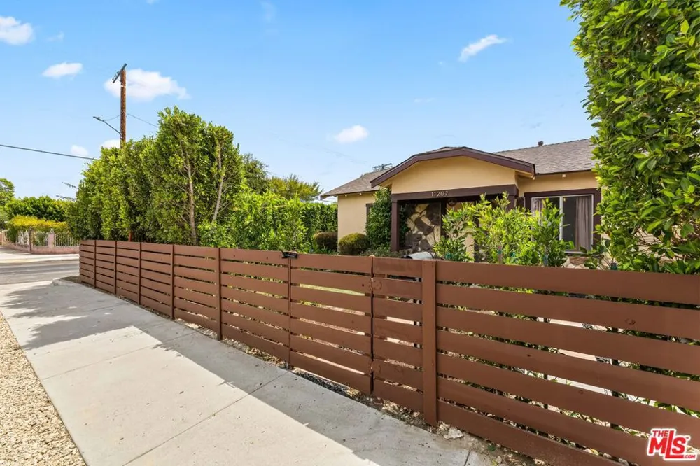 11202 Emelita Street North Hollywood, CA 91601