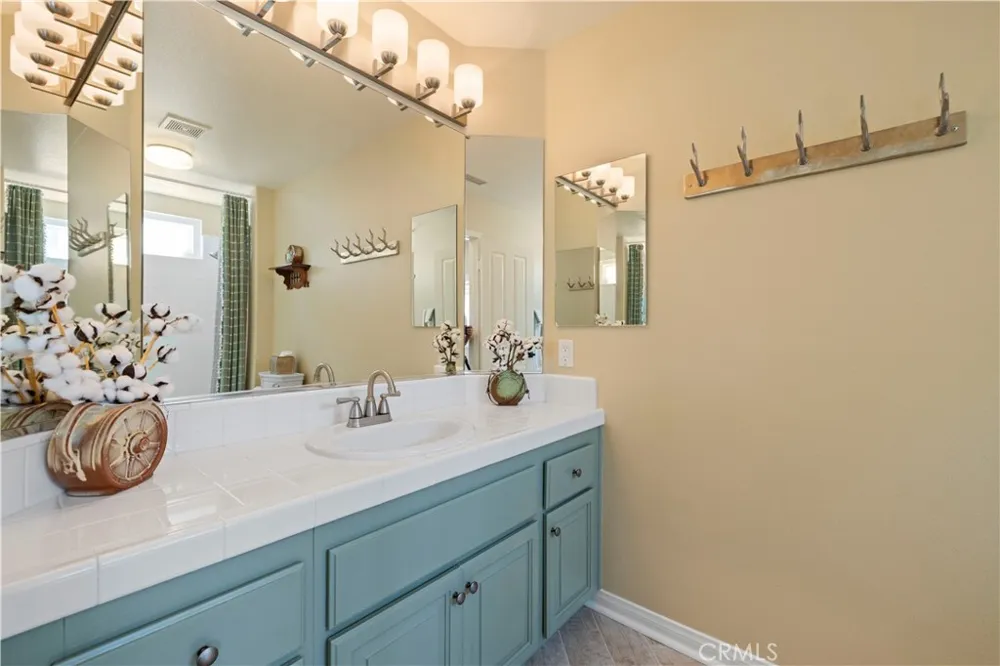 15260 Saddleback Road Canyon Country, CA 91387