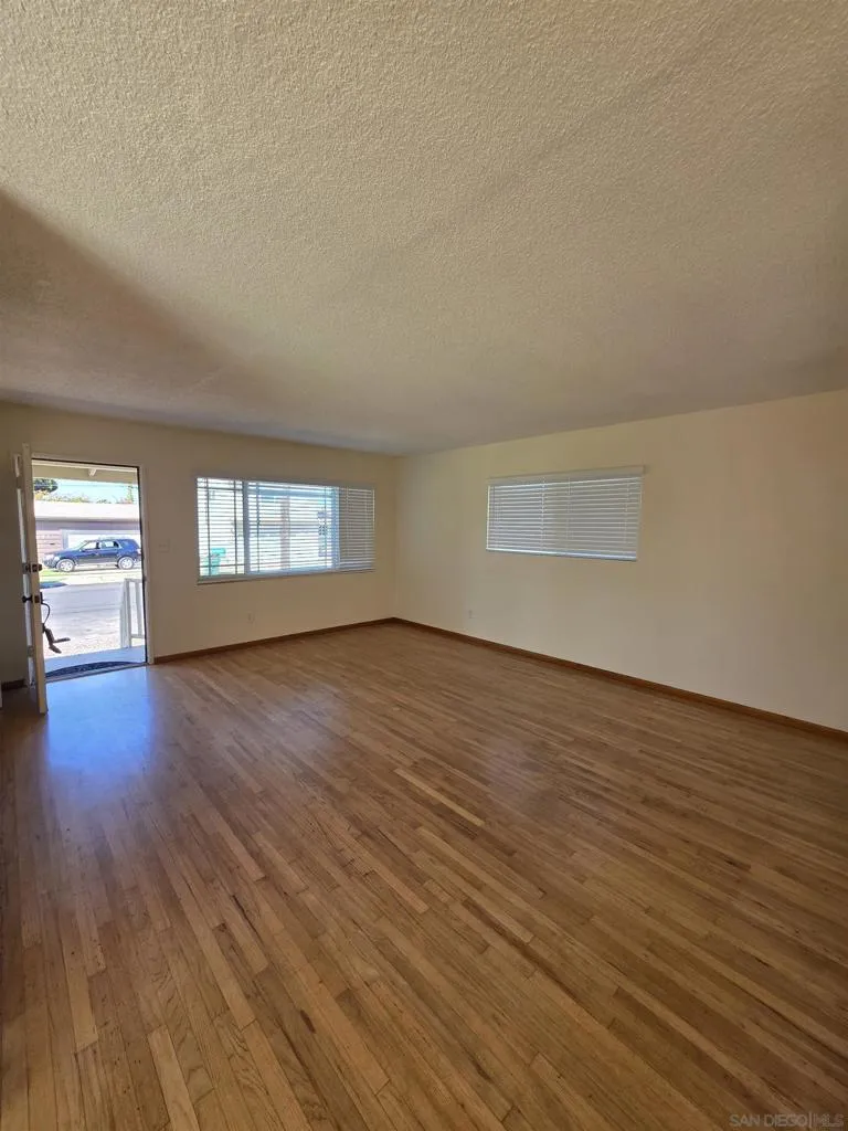 5051 Dubois Drive San Diego, CA 92117