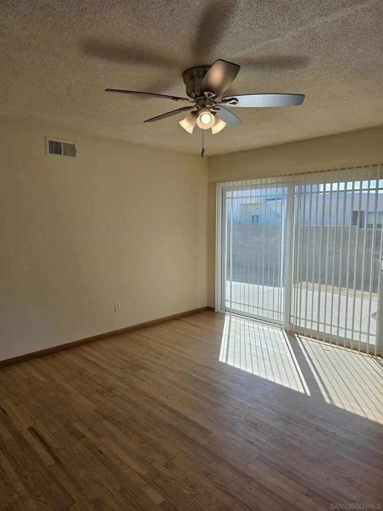5051 Dubois Drive San Diego, CA 92117