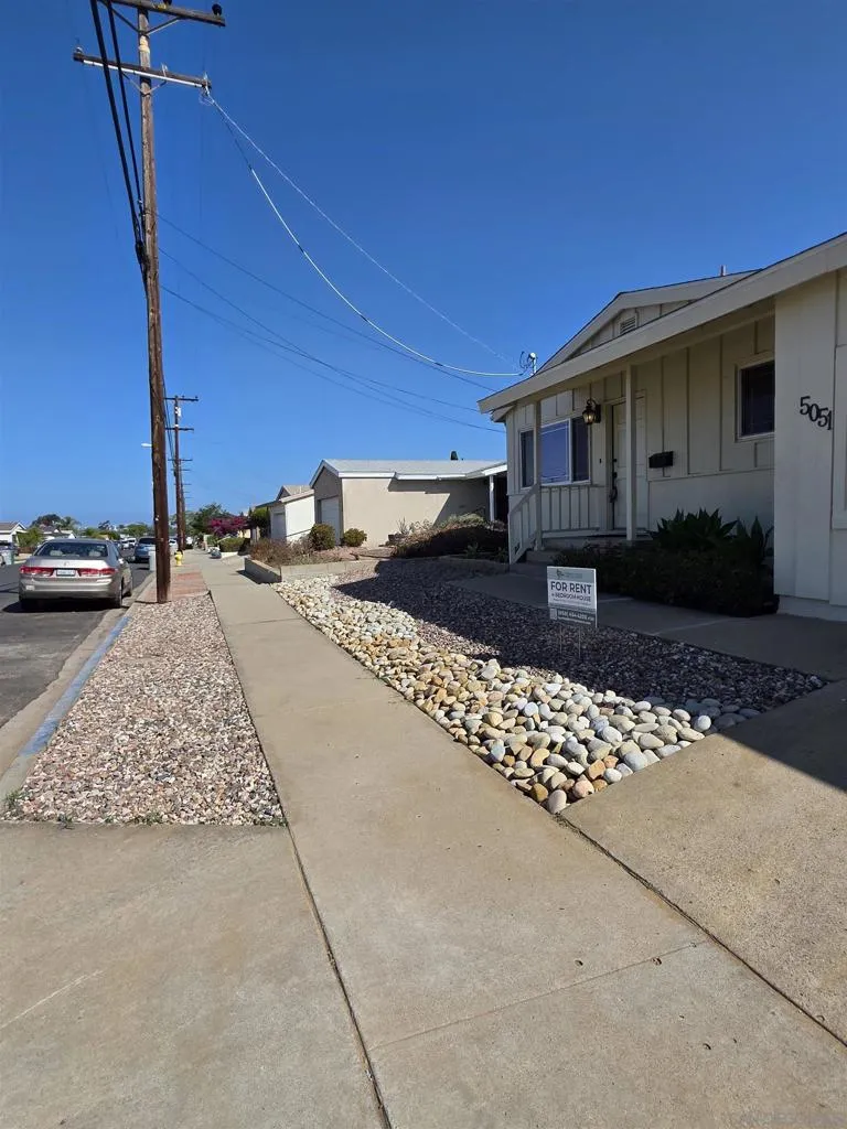 5051 Dubois Drive San Diego, CA 92117