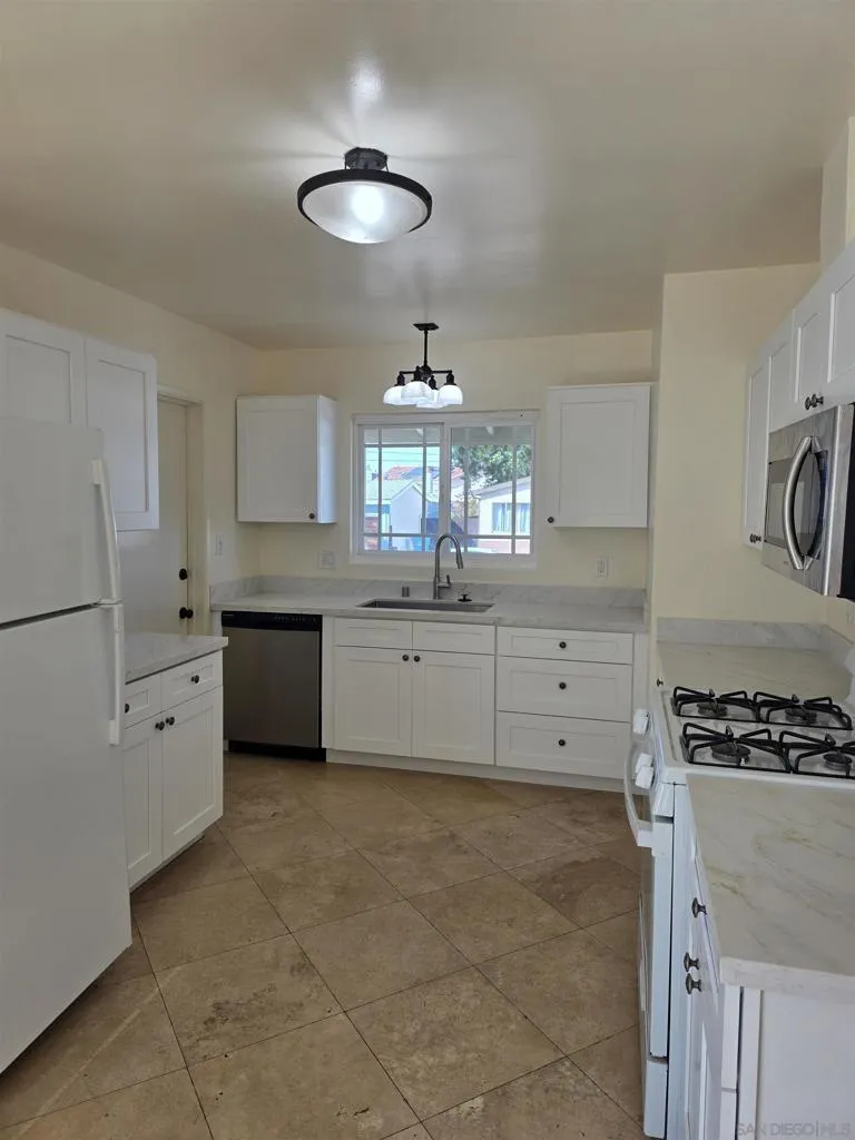 5051 Dubois Drive San Diego, CA 92117