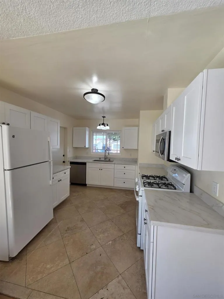 5051 Dubois Drive San Diego, CA 92117