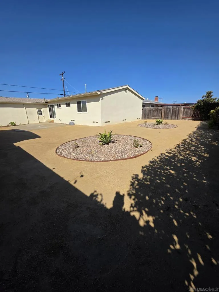 5051 Dubois Drive San Diego, CA 92117