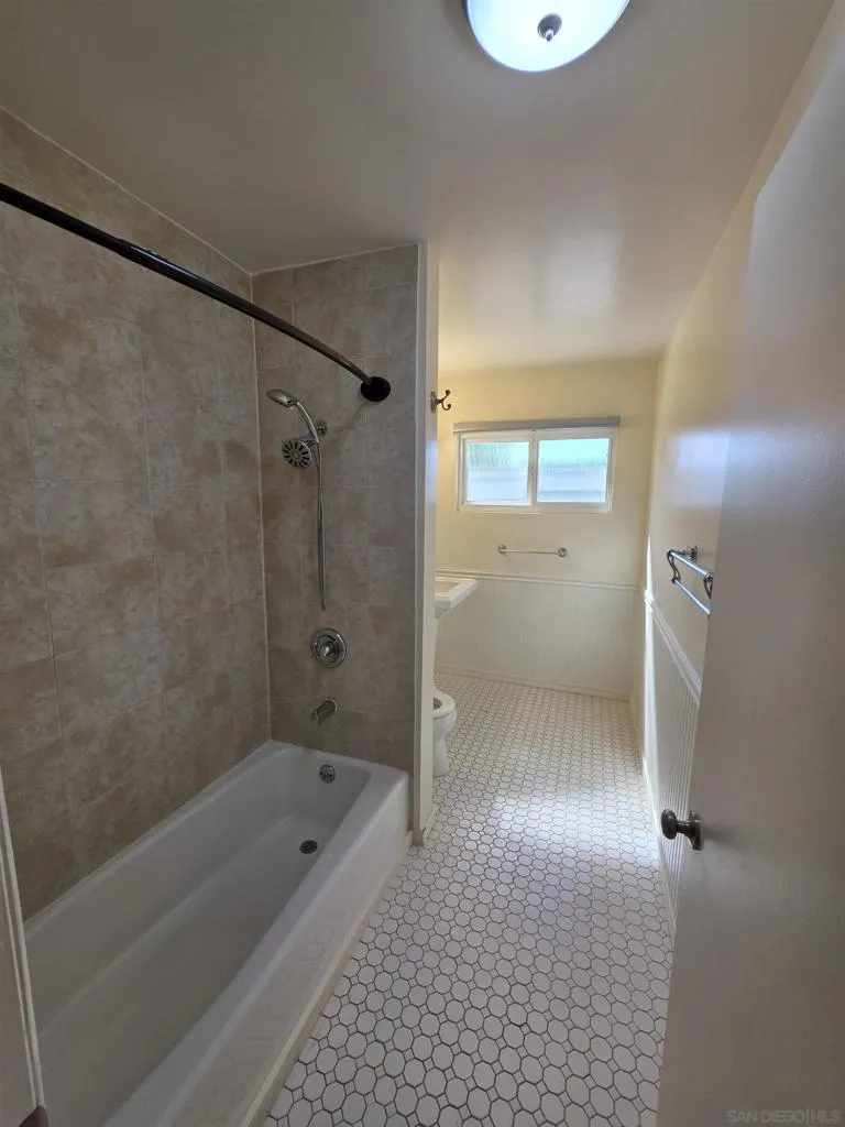 5051 Dubois Drive San Diego, CA 92117