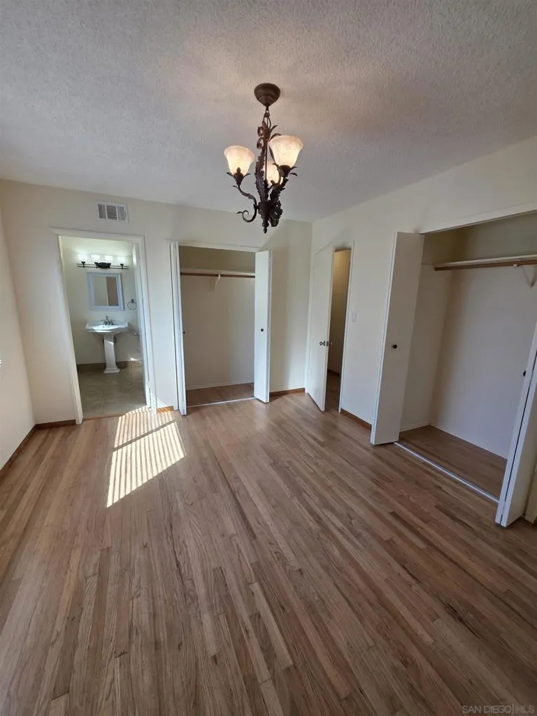 5051 Dubois Drive San Diego, CA 92117