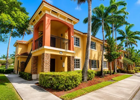 925 NE 34 AVENUE #103