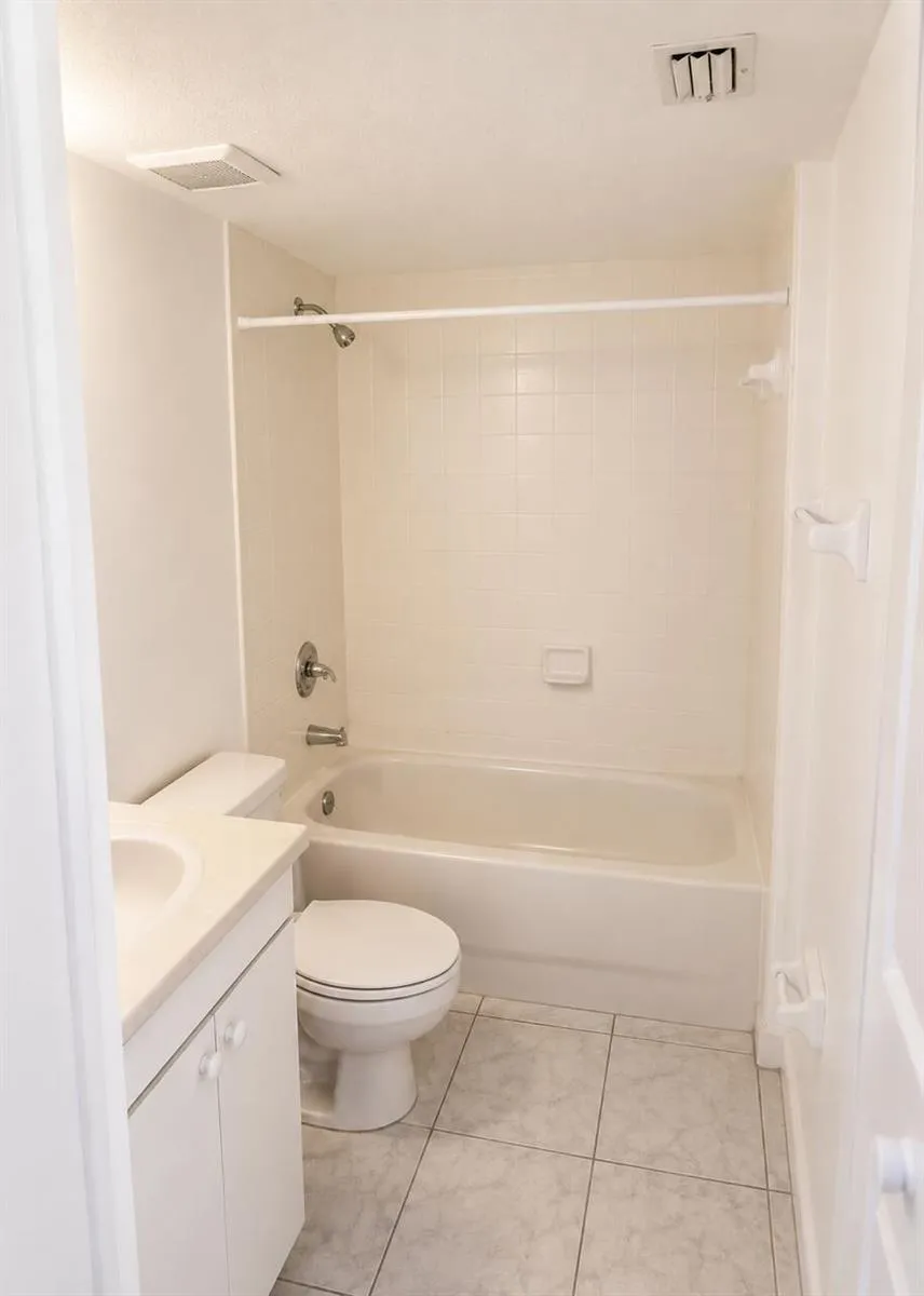 925 NE 34 AVENUE #103 Homestead, FL 33033