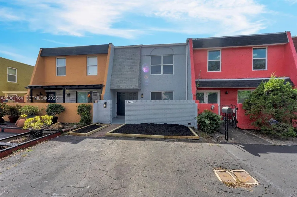 7402 NW 75th St Tamarac, FL 33321