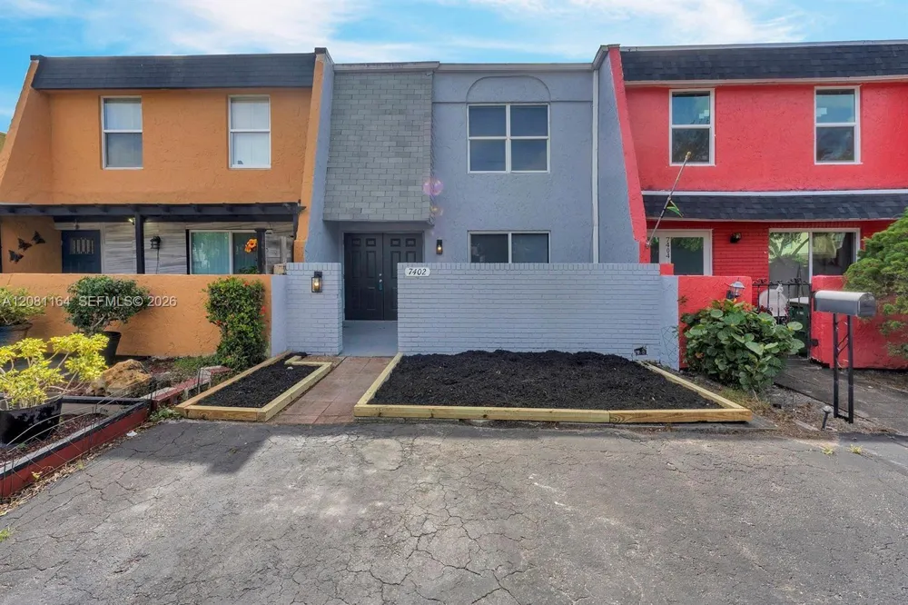 7402 NW 75th St Tamarac, FL 33321