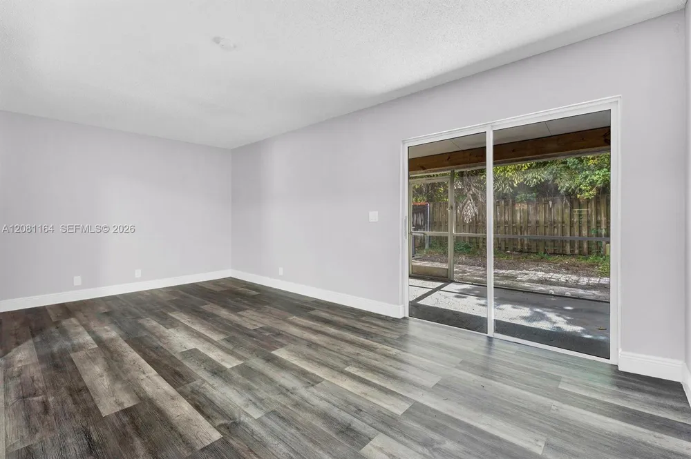 7402 NW 75th St Tamarac, FL 33321