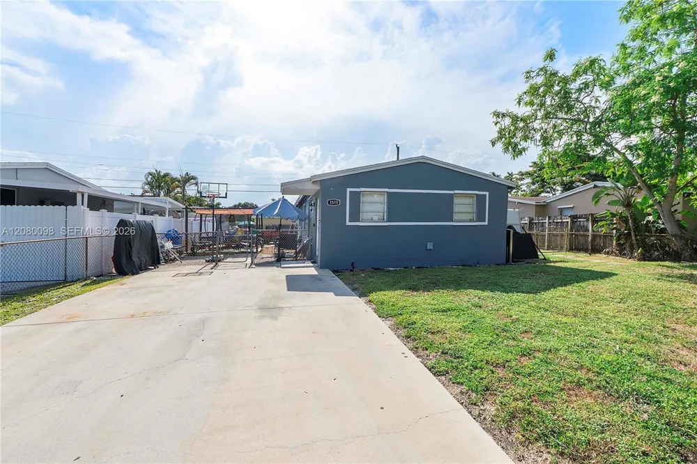 1510 68th Ave Hollywood, FL 33024