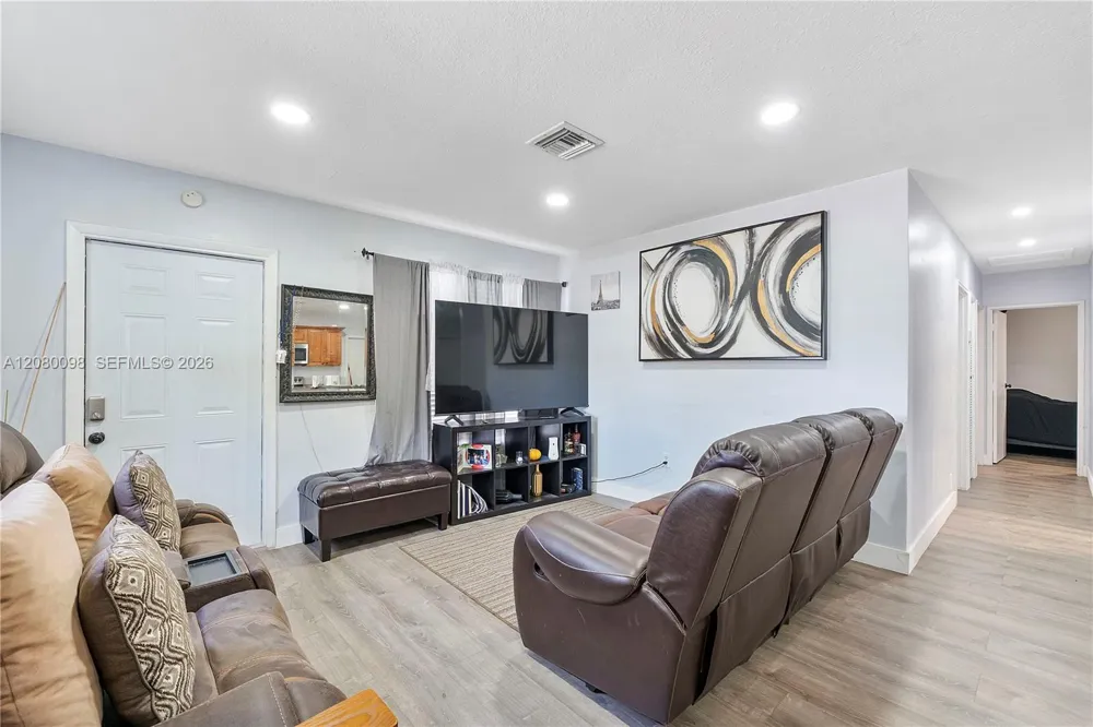 1510 68th Ave Hollywood, FL 33024